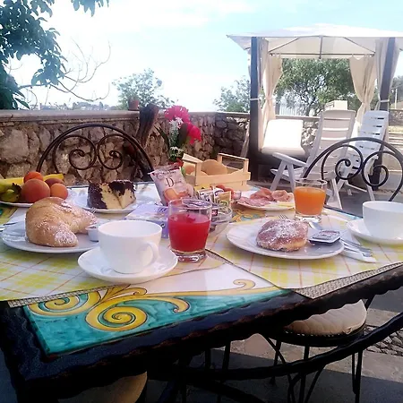 Portico Del Paradiso Bed & Breakfast 4*